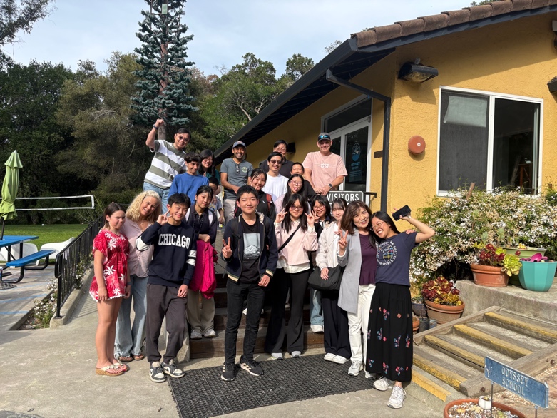 別れの朝、ホストファミリーと